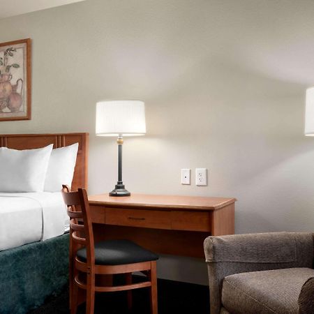 ทราเวลลอดจ์ บาย วินด์แฮม คลินตัน วัลเลย์ เวสต์ คอร์ต Hotel ภายนอก รูปภาพ