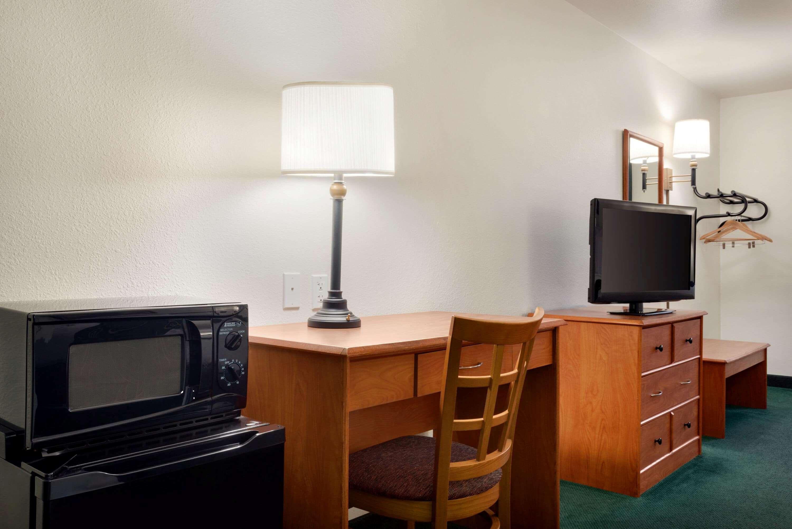 ทราเวลลอดจ์ บาย วินด์แฮม คลินตัน วัลเลย์ เวสต์ คอร์ต Hotel ภายนอก รูปภาพ
