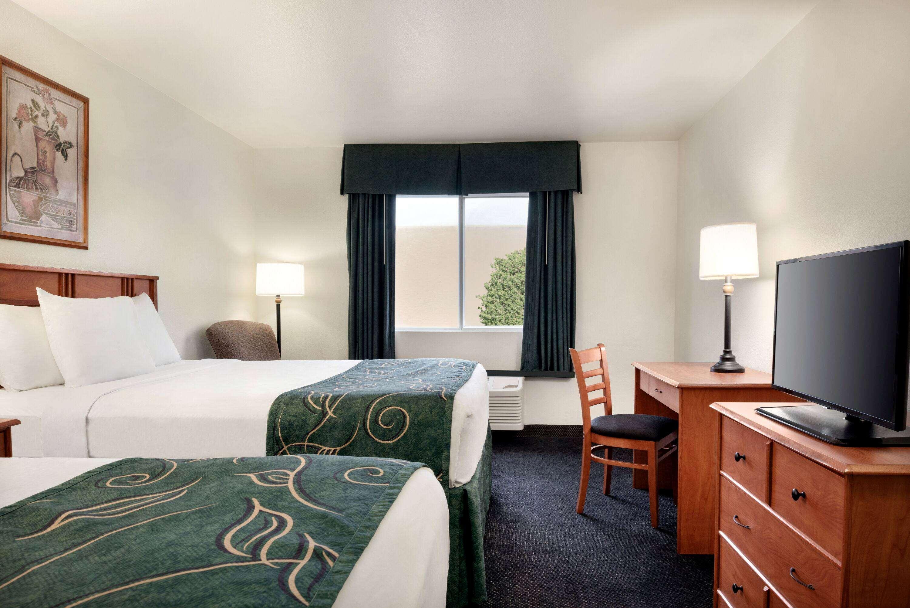 ทราเวลลอดจ์ บาย วินด์แฮม คลินตัน วัลเลย์ เวสต์ คอร์ต Hotel ภายนอก รูปภาพ