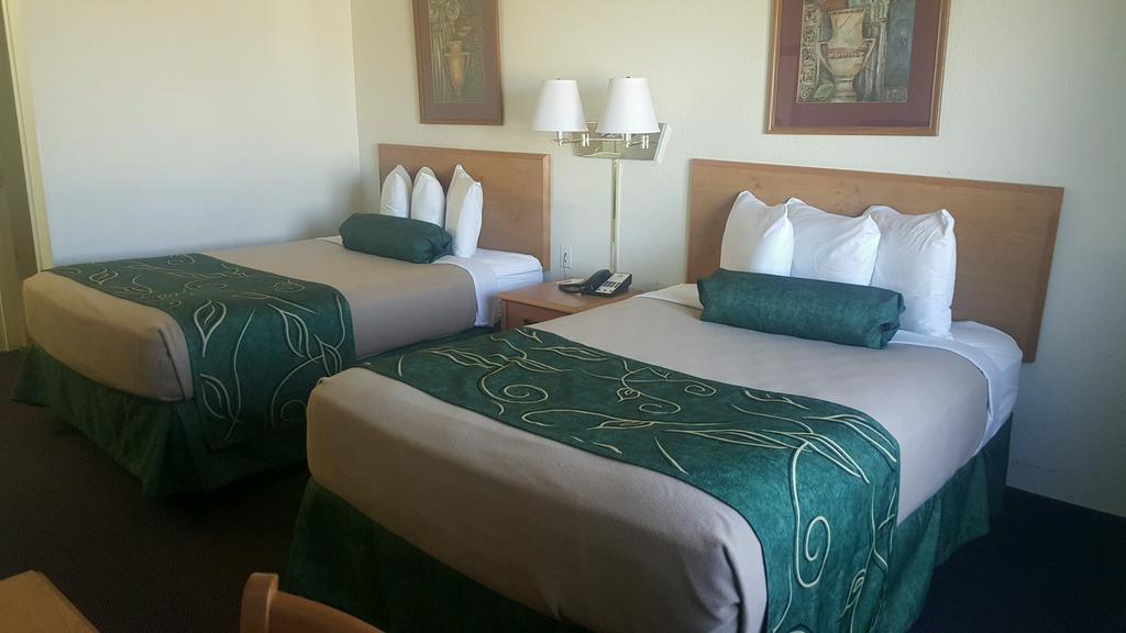 ทราเวลลอดจ์ บาย วินด์แฮม คลินตัน วัลเลย์ เวสต์ คอร์ต Hotel ภายนอก รูปภาพ